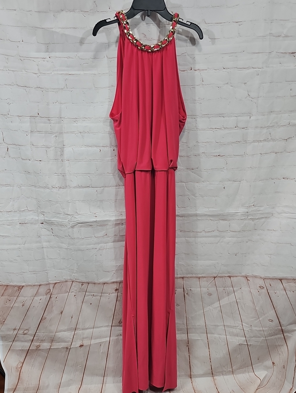 Elegant Chain-Detail Maxi Dress in Fuchsia Pink